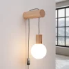 SOLLUX LIGHTING Væglamper > Nimbi væglampe, lyst træ, højde 67 cm, træ/glas