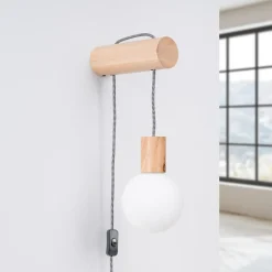 SOLLUX LIGHTING Væglamper > Nimbi væglampe, lyst træ, højde 67 cm, træ/glas