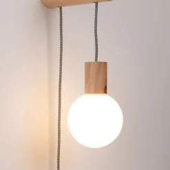 SOLLUX LIGHTING Væglamper > Nimbi væglampe, lyst træ, højde 67 cm, træ/glas
