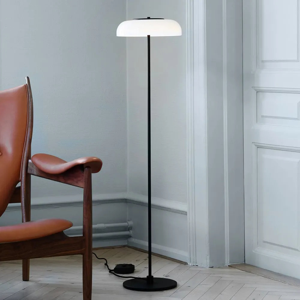 Nuura Aps Gulvlamper > Nuura Blossi Floor Ø 29 LED-gulvlampe, sort/hvid