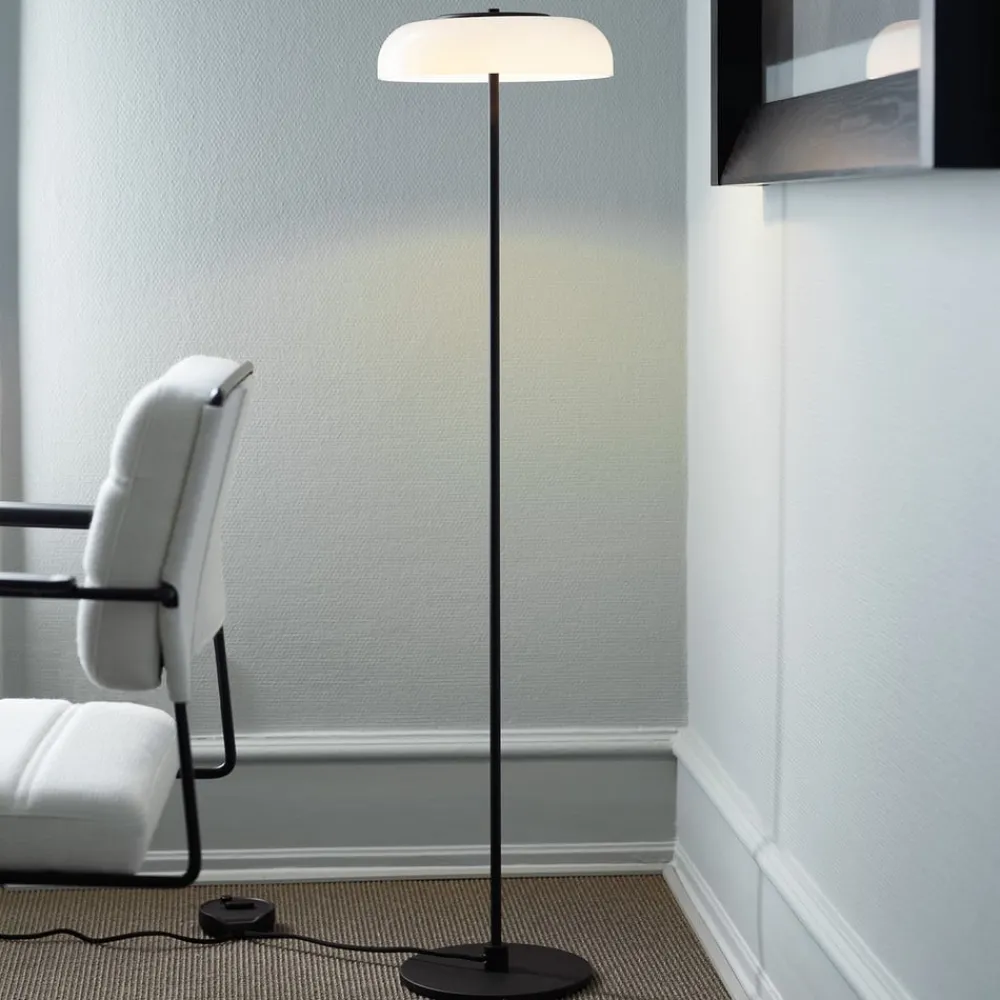 Nuura Aps Gulvlamper > Nuura Blossi Floor Ø 29 LED-gulvlampe, sort/hvid