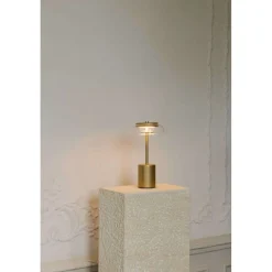 Dekorationsbelysning ^ Nuura Aps Nuura LED-batteridrevet bordlampe Blossi, højde 26 cm, guldfarvet/klar