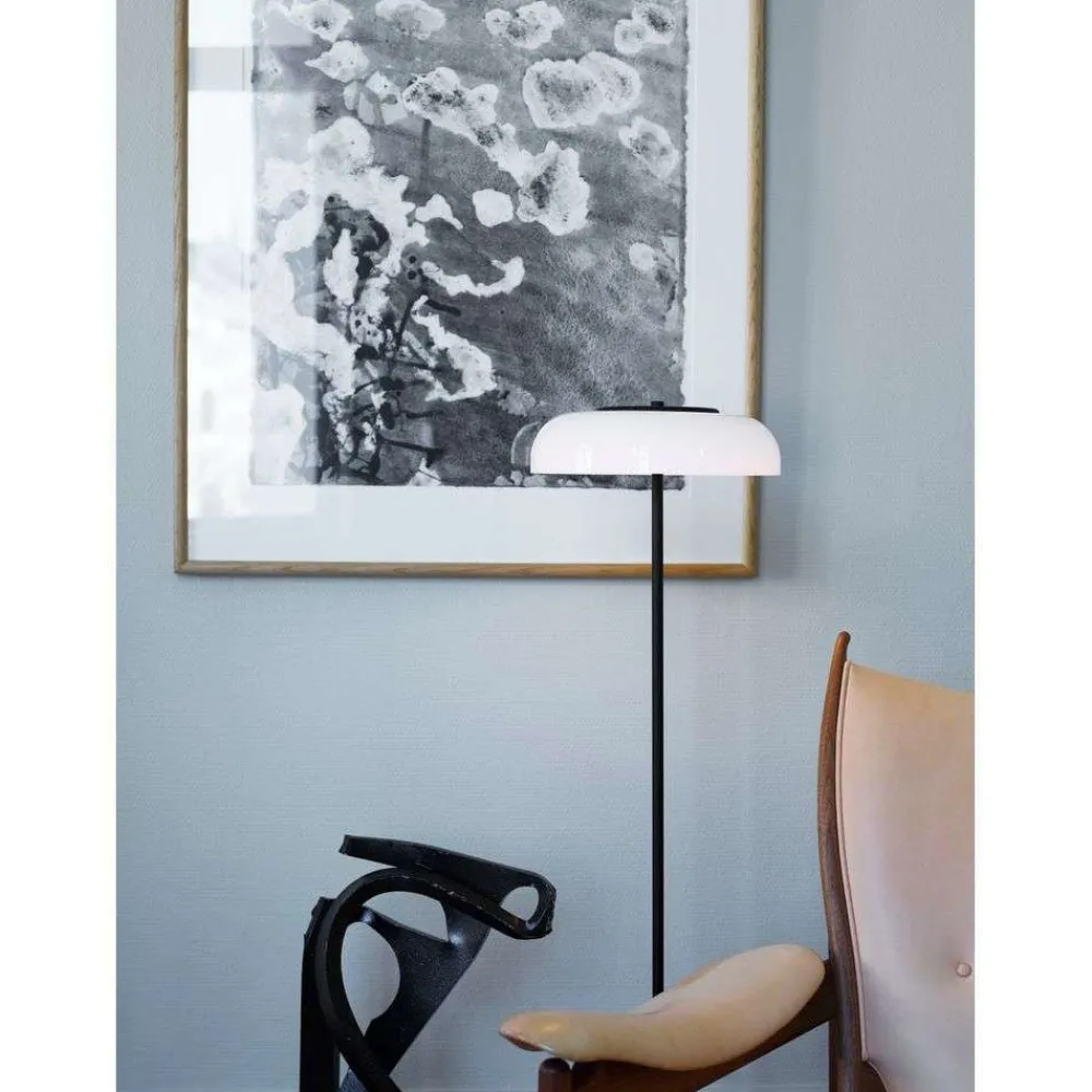 Gulvlamper ^ Nuura Aps Nuura LED-gulvlampe Blossi, højde 120 cm, sort/opal