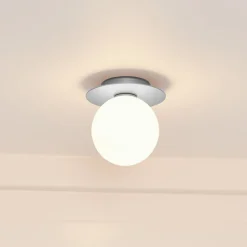 Nuura Aps Væg- Og Spejllamper > Nuura Liila 1 Medium væglampe IP44, sølv/hvid, varmhvid