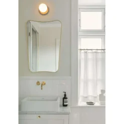 Nuura Aps Væg- Og Spejllamper > Nuura Liila 1 væg-/loftlampe, Ø 14 cm IP44, bronze/opal