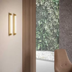 Væg- Og Spejllamper ^ OLEV LED-væglampe CHARMER, guld, metal/glas, 2.700 K, IP44