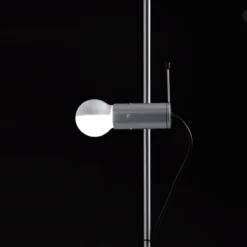 Gulvlamper ^ Oluce Agnoli - minimalistisk gulvlampe