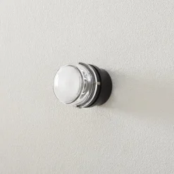 Oluce Væg- Og Spejllamper > Fresnel væglampe m. glaslinse IP44 sort