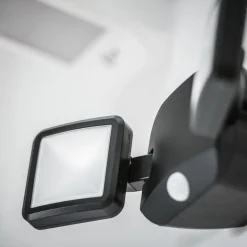 OSRAM Væglampe Med Sensor|Udendørs Spot > LED-udendørs vægspot DOUBLE, sort 2 lyskilder, batteri