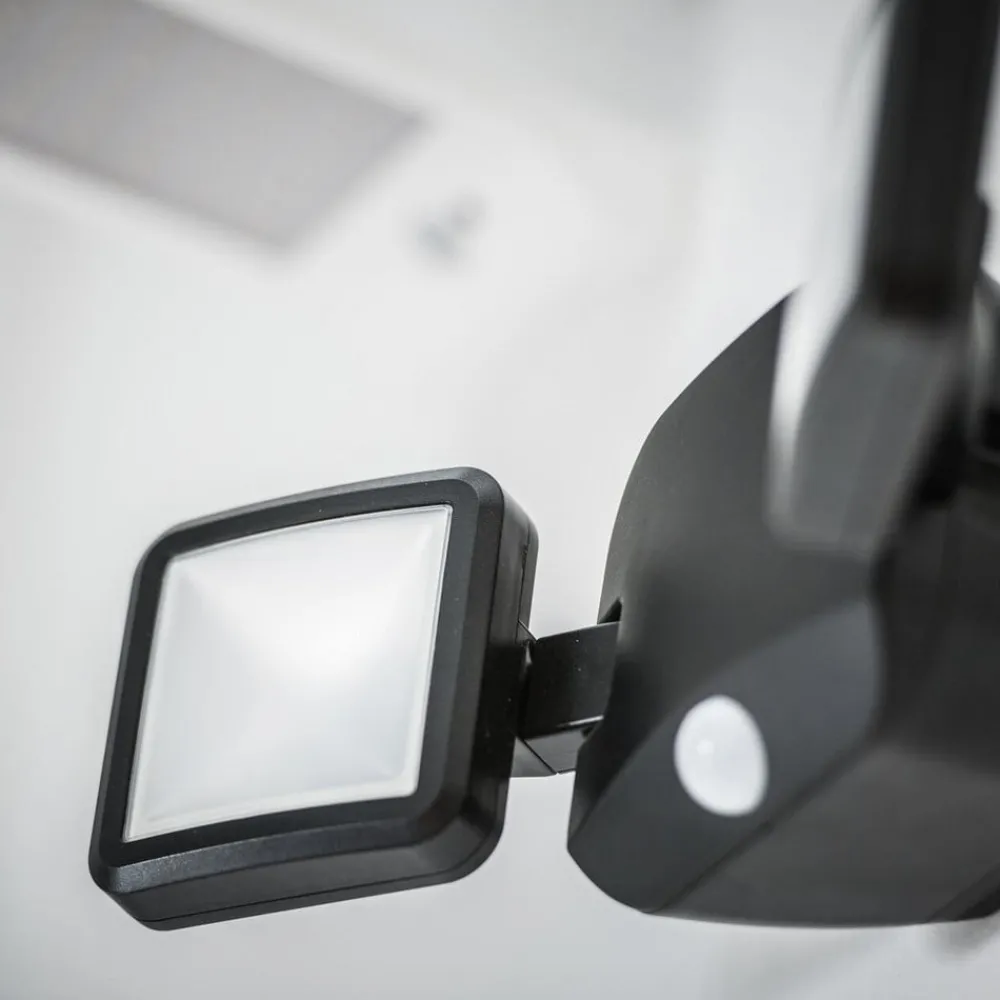 OSRAM Væglampe Med Sensor|Udendørs Spot > LED-udendørs vægspot DOUBLE, sort 2 lyskilder, batteri