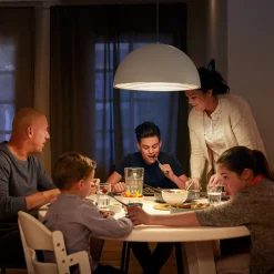 Led Pærer ^ Philips E27 LED-pære, dag/nat-sensor 7,5 W 2.700 K