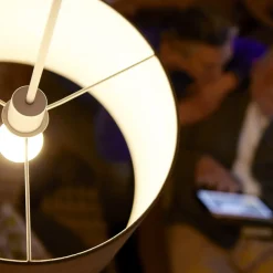 Led Pærer ^ Philips E27 LED-pære, dag/nat-sensor 7,5 W 2.700 K