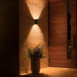 Væglamper ^ Philips Hue Resonate udendørs LED-væglampe, RGBW, sort