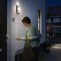 Væglampe Med Sensor ^ Philips myGarden Petronia LED-væglampe, sensor