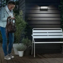 Væglampe Med Sensor ^ Philips udendørs LED-væglampe Bustan Sensor, 4.000 K