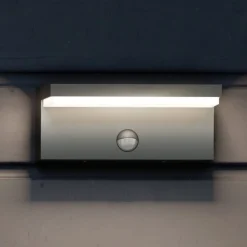 Væglampe Med Sensor|Væglamper ^ Philips udendørs LED-væglampe Bustan Sensor 2.700 K