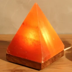 Wagner Life Dekorationsbelysning|Bordlamper > Pyramide saltlampe med sokkel, ravgul