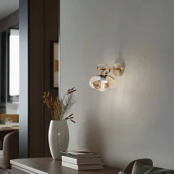Væglamper|Væglamper ^ Lucea Rolan væglampe, messingfarvet, Ø 19 cm, højde 21 cm, glas