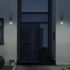 Væglampe Med Sensor ^ Näve Rombe udendørs væglampe med sensor, 1 lyskilde