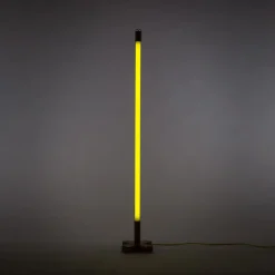 SELETTI Gulvlamper > LED-lys Linea, gul, trædetaljer, universal