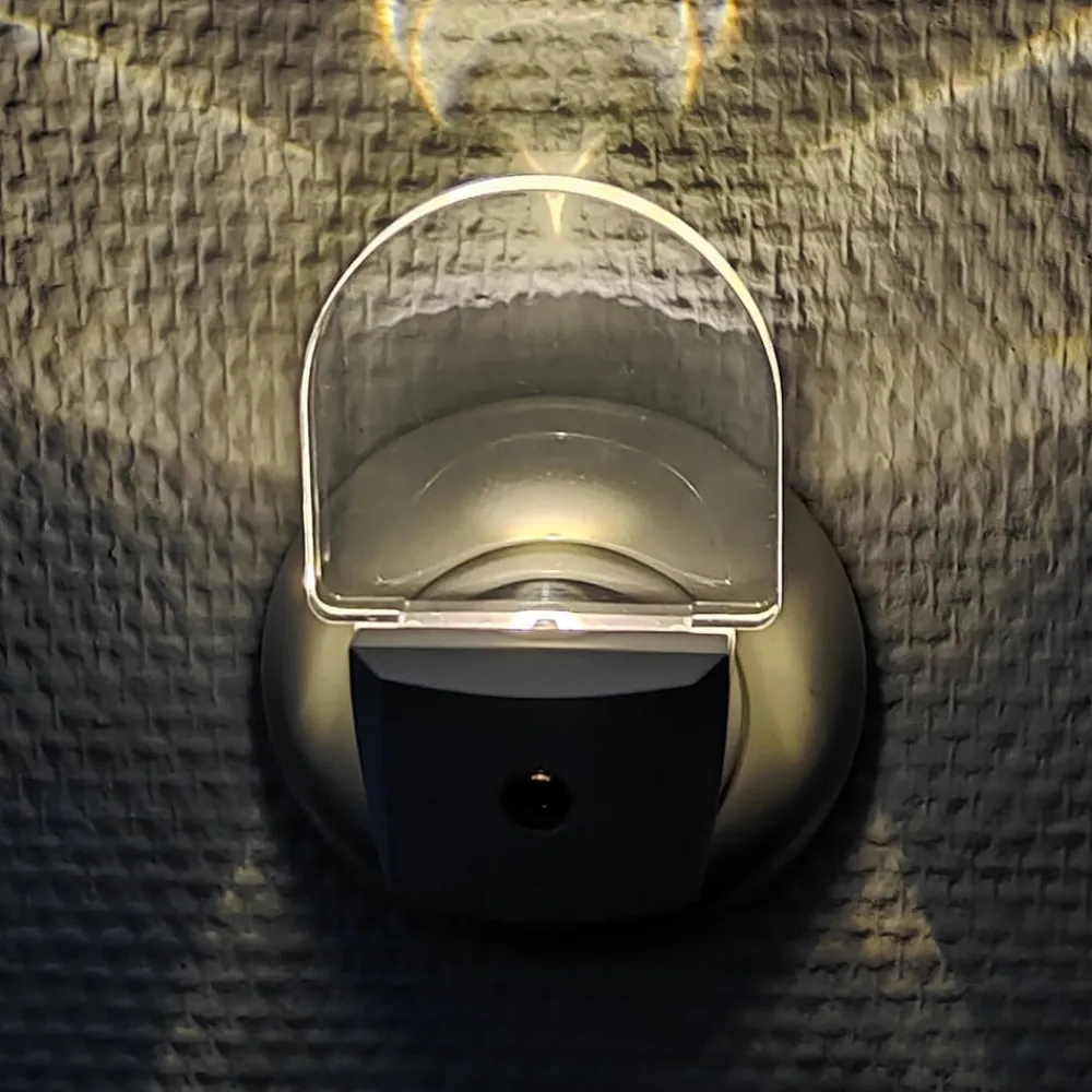 Niermann Standby Natlys > Slim LED-natlampe til stikkontakt, med sensor