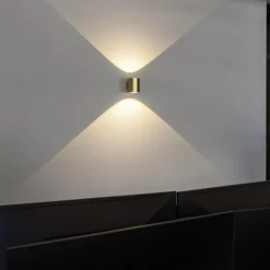 Væglamper ^ SLV LED-væglampe Oculus, messingfarvet Ø 9 cm dæmpbar til varmt lys