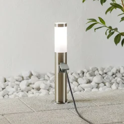 Brilliant Sokkellamper > Sokkellampe i stål Chorus med stikkontakt, 50 cm