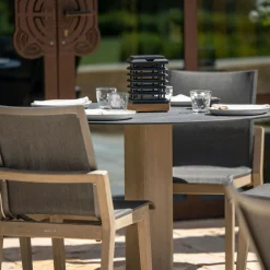 Solcellelamper|Sokkellamper ^ Les Jardins Tekura LED-bordlampe med solcelle af teaktræ