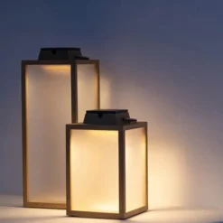 Solcellelamper ^ Les Jardins Tradition LED-solcellelanterne lavet af teaktræ Højde 65 cm