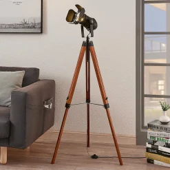 Lindby Gulvlamper|Gulvlamper > Trægulvlampe Hilma med trebenet stel