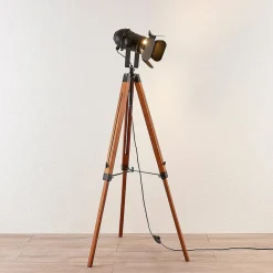 Lindby Gulvlamper|Gulvlamper > Trægulvlampe Hilma med trebenet stel