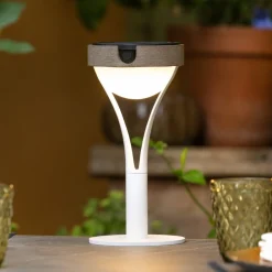 Les Jardins Solcellelamper > Tyble LED solcellebordlampe, hvid/teak, 2.700 K, 200 lm