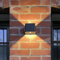 Brilliant Væglampe Med Sensor|Terrassebelysning > Udendørs væglampe Iseo, sort, bredde 10 cm, sensor