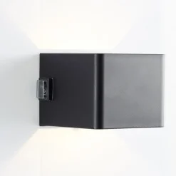 Brilliant Væglampe Med Sensor|Terrassebelysning > Udendørs væglampe Iseo, sort, bredde 10 cm, sensor