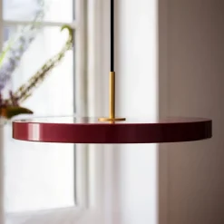 Pendellamper ^ UMAGE Asteria medium LED-hængelampe, messing, rød