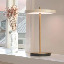 Pendellamper|Bordlamper ^ UMAGE LED-bordlampe Asteria Move perlehvid/messing 31cm