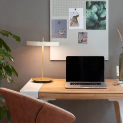 Arbejdsrum/Kontor|Bordlamper ^ UMAGE LED-bordlampe Asteria Table, USB, perlehvid/messing