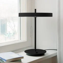 Arbejdsrum/Kontor ^ UMAGE LED-bordlampe Asteria Table, USB, sort/sort