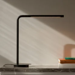 UMAGE Arbejdsrum/Kontor > LED-bordlampe Omni, sort Højde 46 cm Metal drejelig