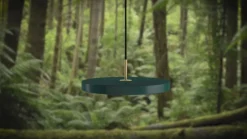 UMAGE Pendellamper > LED-hængelampe Asteria Mini mørkegrøn/messing Ø 31 cm