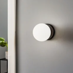 EMIBIG LIGHTING Væglamper > Væglampe Kiba, sort/guld, lampeskærm af glaskugle