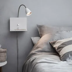 Markslöjd Væglamper > Væglampe Logi med hylde, hvid