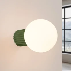 Gang|Pendellamper ^ SOLLUX LIGHTING Væglampe ORBI, olivengrøn, glas/metal, Ø 12 cm, IP44, G9