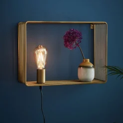 Væglamper|Væglamper ^ Markslöjd Væglampe Shelf, guldfarvet, metal