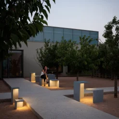 Vibia Gadebelysning > Empty 4130 udendørslampe, beton, 70 cm