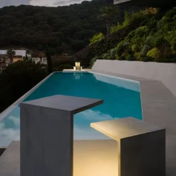 Vibia Sokkellamper > Empty 4136 udendørslampe i beton, 55 cm