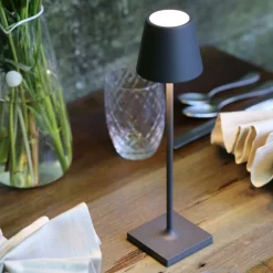 Zafferano Dekorationsbelysning|Terrassebelysning > Poldina micro akku-lampe, IP65 mørkegrå